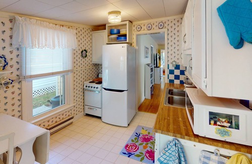 Lakeside Cabaña | 422 Oak Ave Charming two bedroom Close to the Lake and Downtown!