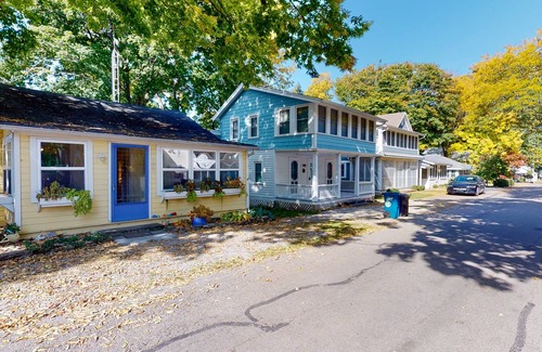 Lakeside Cabaña | 422 Oak Ave Charming two bedroom Close to the Lake and Downtown!