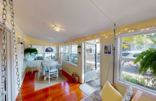 Lakeside Cabaña | 422 Oak Ave Charming two bedroom Close to the Lake and Downtown!