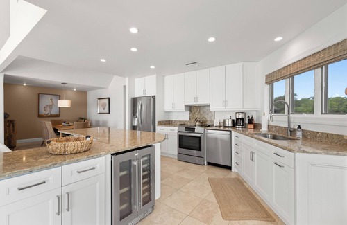 Kiawah Island Condominio | 4221 Mariners Watch: 3BR, Stunning Ocean Views, Steps from Beach, Bike Credit