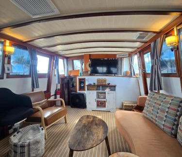 Key West Alquiler De Eote | 43' Classic Trawler 5 Star Resort Pools, Views, Dining Free Shuttle to Downtown