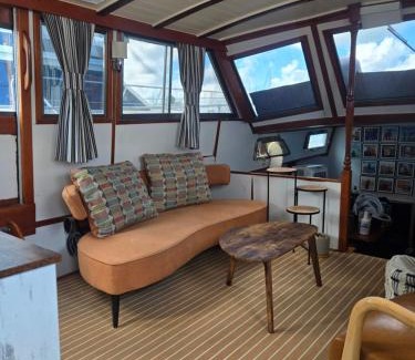 Key West Alquiler De Eote | 43' Classic Trawler 5 Star Resort Pools, Views, Dining Free Shuttle to Downtown