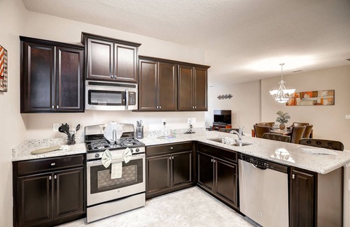 Sunridge Woods Casa | La experiencia de Orlando En este lujo de 5 dormitorios 5 baños W / Pool & Spa, sala de juegos