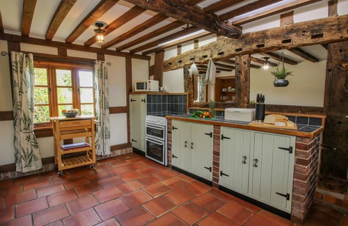 Lydbury North Cabaña | 46-47 LYDBURY NORTH, pet friendly, with open fire in Lydbury North