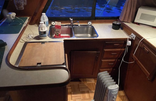 Fairview Alquiler De Eote | 46’ motor yacht (6 hour charter tour)