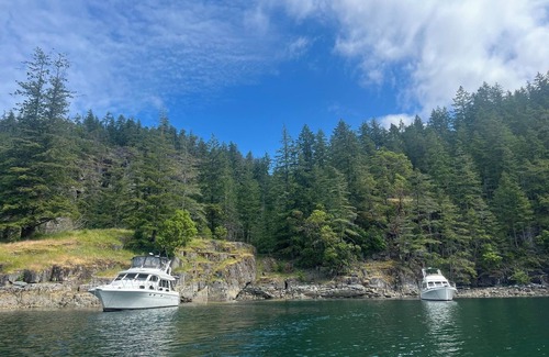 Fairview Alquiler De Eote | 46’ motor yacht (6 hour charter tour)