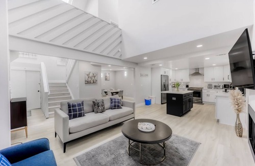 Menlo Park Casa | 497-Upscale Home w/AC & Patio near Meta & Stanford