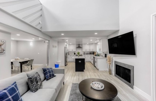 Menlo Park Casa | 497-Upscale Home w/AC & Patio near Meta & Stanford