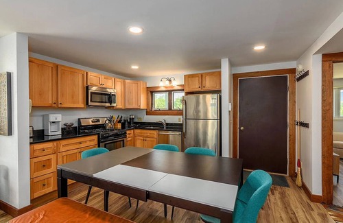 Carrabassett Valley Condominio | 4B/2.5Ba Sugarloaf Snowbrook Condo - Ski In/Out end unit - Great Location!