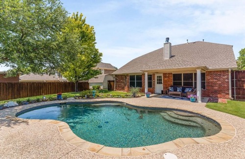McKinney Casa | 4BD/2.5BA w Backyard, HotTub, Firepit, Cinema, BBQ