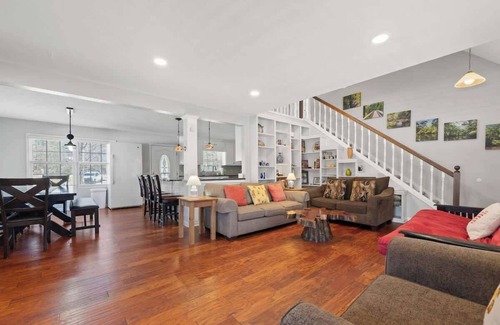 Milledgeville Casa | 4bd/3bth, Sleeps 14, Pool Table, Fire pit + More!