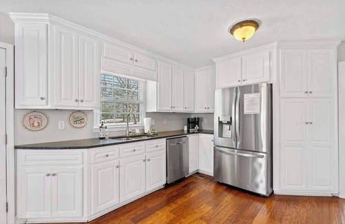 Milledgeville Casa | 4bd/3bth, Sleeps 14, Pool Table, Fire pit + More!