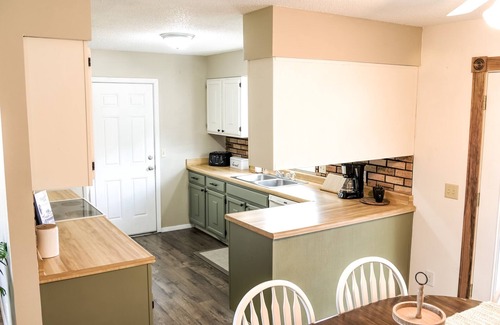 Rapid City Casa | 4bd2ba Family&Pet Friendly Easy access to Hills & Amenities Central Location