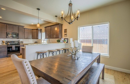 Colorado Springs Condominio | 4bdpikes Peak Viewsminutes to Hiking & Dining!!