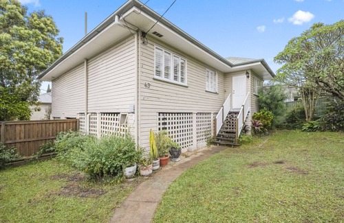 Holland Park West Casa | 4BDR 2BTH Home Holland Park