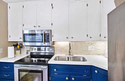 Roach Casa | 4Bdrm-RENTAL BOAT-Private Dock-Near The Cave & Cap't Rons-INSANE VIEW!