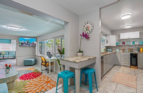 Seminole Casa | 4br 2b Tropical Paradise HEATED POOL & Hot Tub 5min to the BEACH🏝
