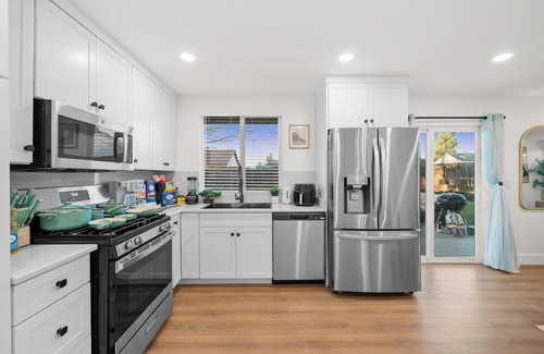 El Cajon Casa | 4BR/2Bth, Hot Tub, King Bed, Garage, Gated Backyard