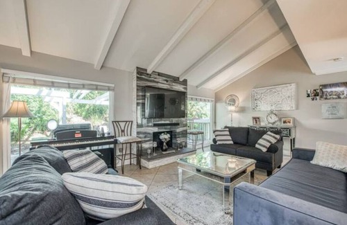 Mission Viejo Casa | 4Br/3Ba Gem in So. Orange County! Enjoy Lake & Pool Access. Your perfect retreat