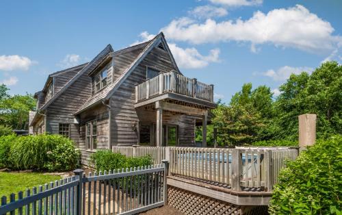 Montauk Villa | 4BR 3BA Hot Tub Media room Weekly rates