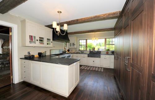 Montauk Villa | 4BR 3BA Hot Tub Media room Weekly rates