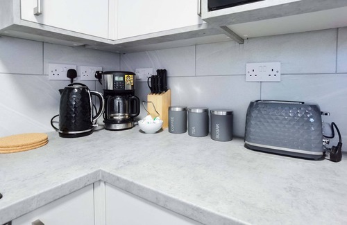 Newborough Casa | 4BR Contractor Accommodation w/ 4 Bathroom