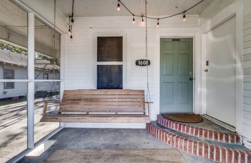Freetown - Port Rico Casa | 4BR Downtown Lafayette | Garden, Parking, Walk to Arts District