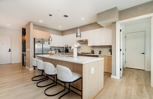 The Gulch Condominio | 4BR DT Condo, Oversized Patio, Endless Amenities, Walkable to Everything