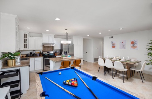 West Covina Villa | 4BR FUN Pool Villa Near Disneyland - Family/ Kid Friendly - Sleeps 10