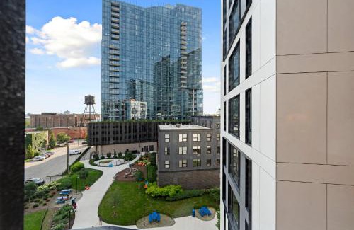 River North Hotel | 4BR Modern Gem Sleek Bright & Central