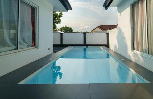 Phuket Villa | 4BR Pool Villa Sukhum in Phuket Town