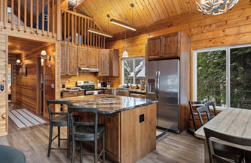 North Bend Casa | 4BR Retreat: 5-min to Ski, Snowboard, Snow Tubing