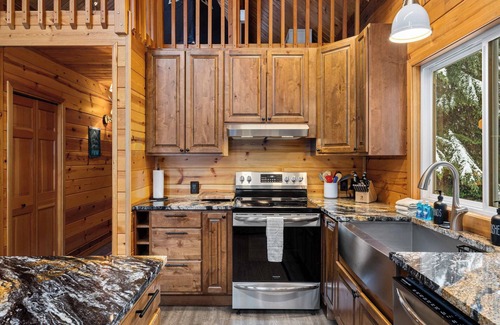 North Bend Casa | 4BR Retreat: 5-min to Ski, Snowboard, Snow Tubing