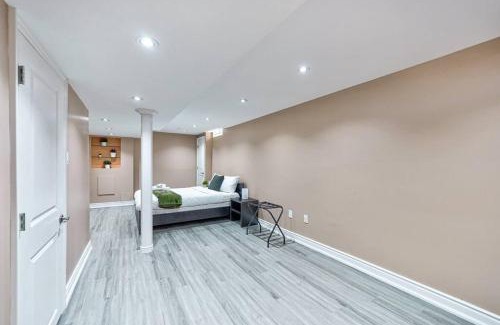 Agincourt North Apartamento | 4BR Scarborough Gem, Freshly Renovated, 7 Car Parking