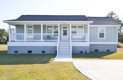 Davis Casa | 4BR Soundfront cottage Private Dock Fishing