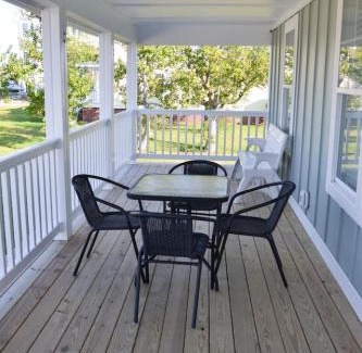 Davis Casa | 4BR Soundfront cottage Private Dock Fishing