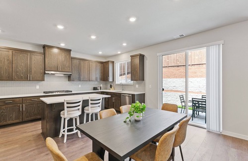 Bull Mountain Casa | 4BR Spacious Home｜Wifi｜Pet friendly｜EV Charger｜Garage #42375