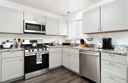 Henderson Casa | 4BR Stunner with Pool & Amazing Backyard!