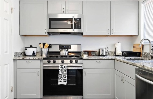 Henderson Casa | 4BR Stunner with Pool & Amazing Backyard!