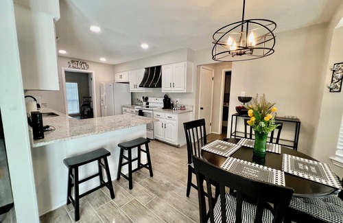 Universal City Casa | 4BR Universal City Retreat Military & Corporate Housing Wi-Fi