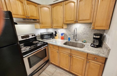 Bearss Plaza Casa | 4k TV's, Soft Mattress, Remodeled, Moffitt, USF
