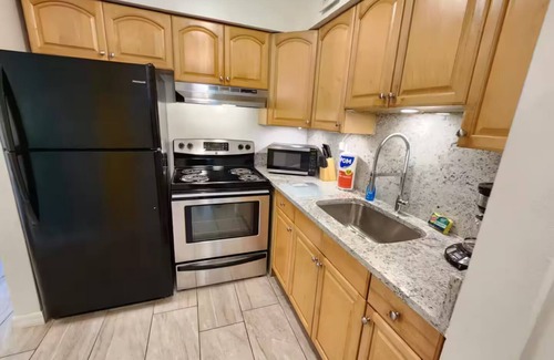 Bearss Plaza Casa | 4k TV's, Soft Mattress, Remodeled, Moffitt, USF