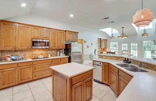 Crowley Cabaña | 5 Acres! Countryside Getaway Outside Fort Worth