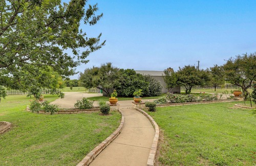 Crowley Cabaña | 5 Acres! Countryside Getaway Outside Fort Worth