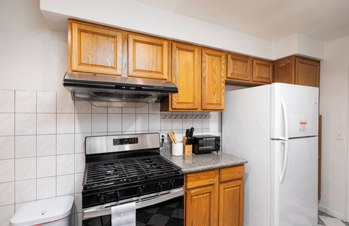 Bassett Casa | 5 BD - Lg Master Suite - Max Parking