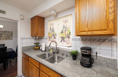 Bassett Casa | 5 BD - Lg Master Suite - Max Parking