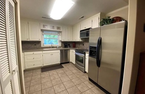 Oconee County Casa | 5 bdrm Lakefront Home-private lake! Accommodates 2-15 guests, great fishing too.