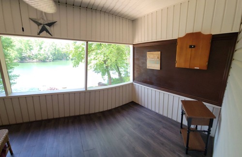 Oconee County Casa | 5 bdrm Lakefront Home-private lake! Accommodates 2-15 guests, great fishing too.