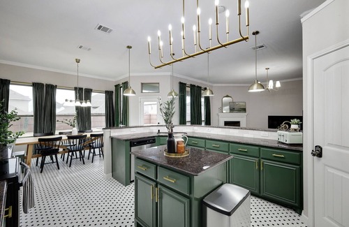 Waxahachie Casa | 5-Bed/2-Bath Pool & Backyard Retreat