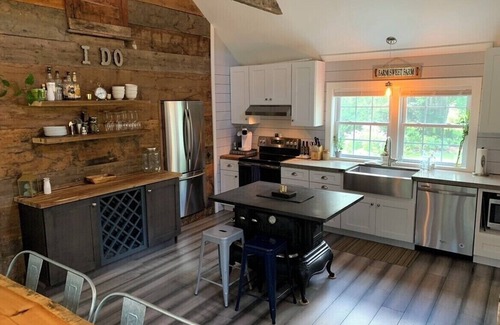 Scarborough Casa | 5 bed 2Bath fully remodeled farmhouse near Beaches, Portland, Airport & Hiking